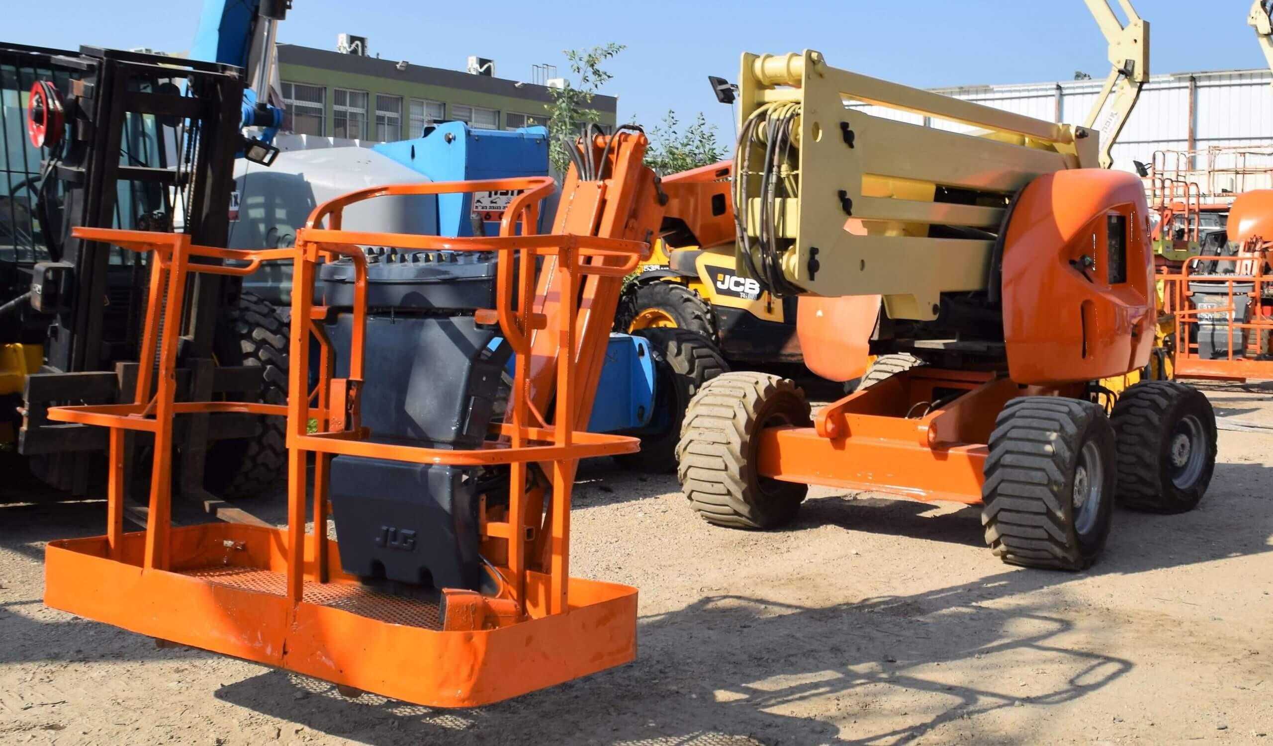 זרוע מפרקית יצרן: JLG דגם: AJ 450 - אופק פתרונות לעבודה בגובה בע”מ